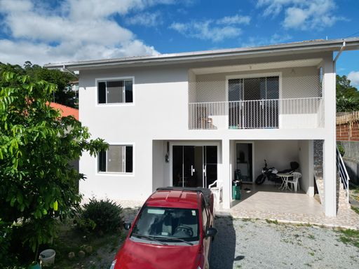 CARRO, CASA TERREA E CASA  PISO SUPERIOR