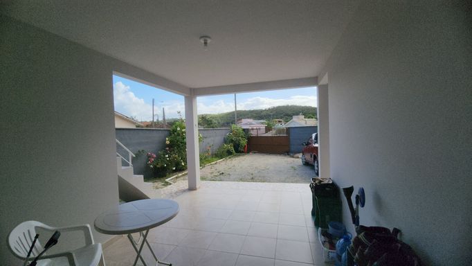 GARAGEM E VISTA PARA O JARDIM