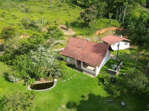 LINDA CASA, GARAGEM E BOSQUES