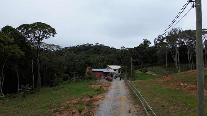 Estrada de acesso às casas