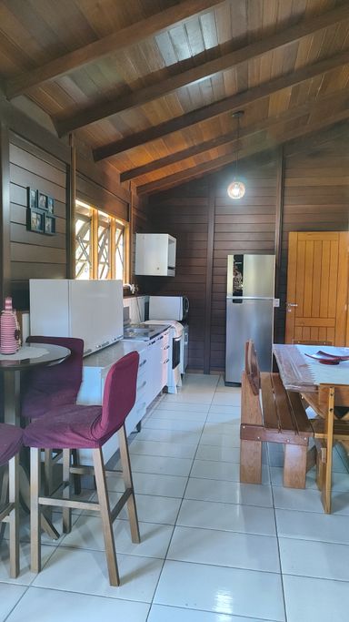 SALA DE ESTAR DA CASA DE MADEIRA