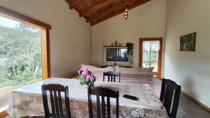 MESA DA SALA E SALA DE ESTAR