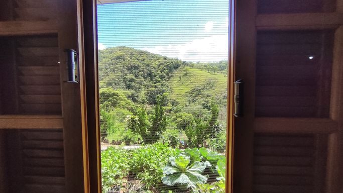 JANELA DO QUARTO E LINDA VISTA
