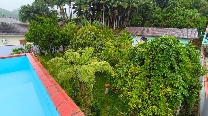 Jardim do quintal - casa à venda em Águas Mornas/SC