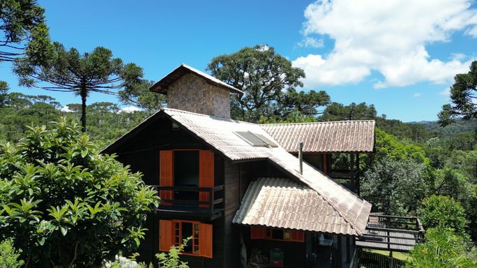 CASA, BOSQUE E LINDAS ARAUCARIAS