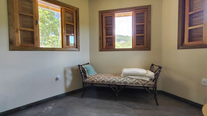 MOVEL DA SUITE E JANELAS