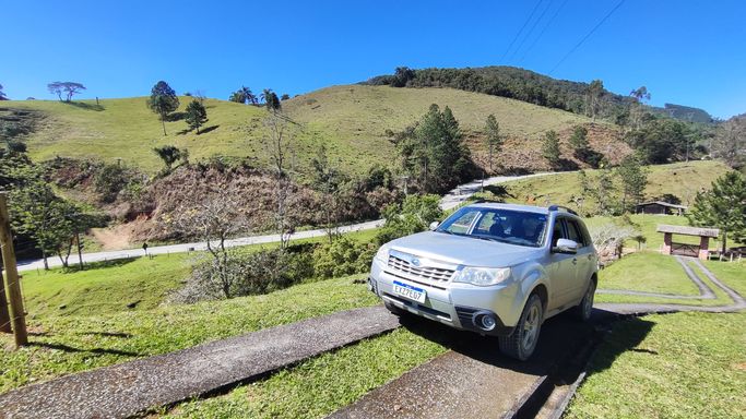CARRO E PASTAGEM