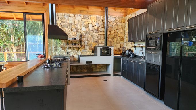 AMPLA COZIMHA DA CASA COM LLINDOS MOVEIS