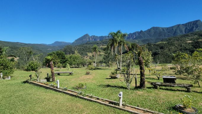 LINDO JARDIM E BELAS COLINAS.....