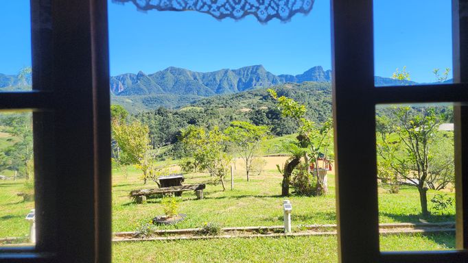VISTA DE CARTAO POSTAO DA JANEL da cozinh...