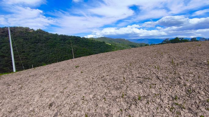 Área preparada com céu aberto