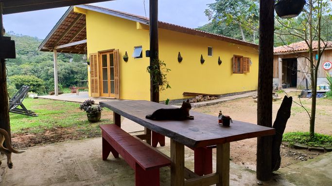 MESA NA GARAGEM E CASA