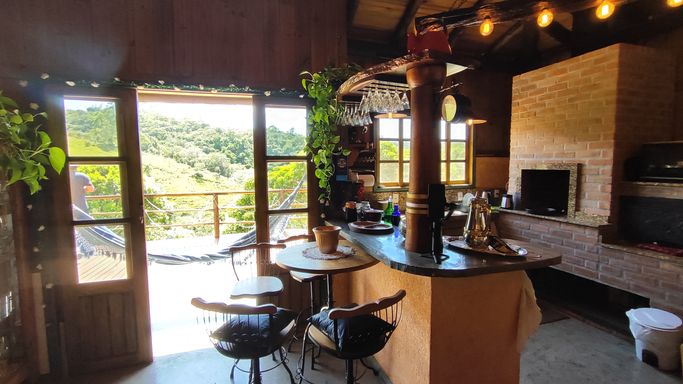 BAR E BANCADAS DA SALA