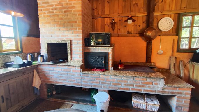 FOGAO A LENHA, FORNO E CHURRASQUEIRA