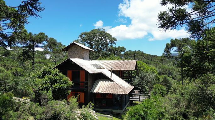 LINDA CASA E ARAUCARAIS