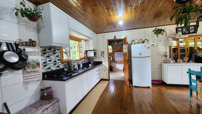 LINDA CIZINHA COM MOVEIS