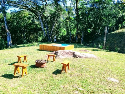 BANCOS PISCINA E BOSQUE