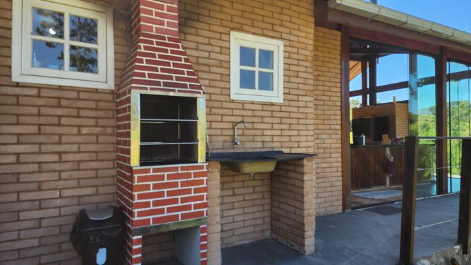 CHURRRASQUEIRA E PIA