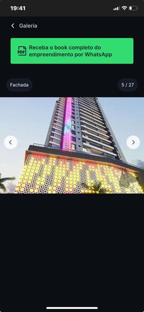 Fachada do prédio vista de baixo