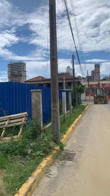 Canteiro de obra, prédio já em construcao