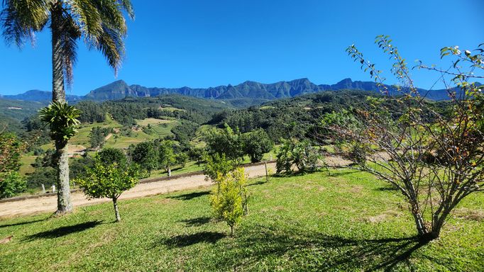 POMATR E VISTA LINDA....