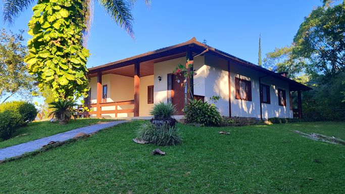 Casa e coqueiro