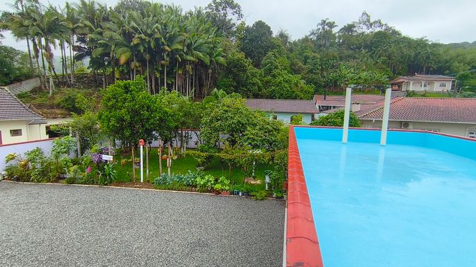 Vista do quintal e pomar - casa à venda em Águas Mornas/SC