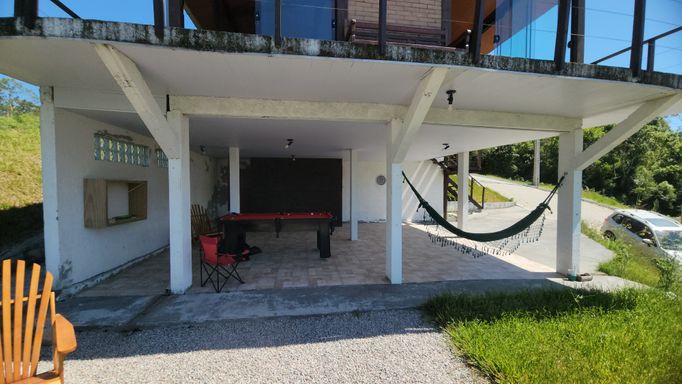 GARAGEM AMPLA E MESA DE SINUCA