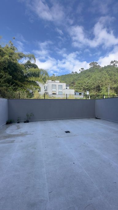 50 m2 de área livre de quintal ensolarado e com vista para o morro