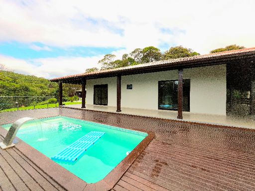 Casa em piscinavista da piscina