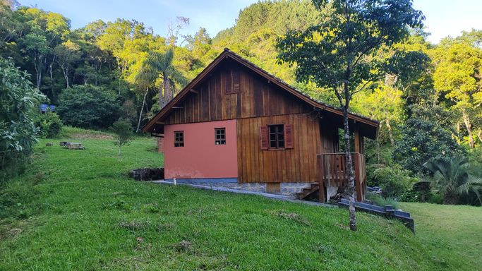 CASA DE PEROBA E NATUREZA