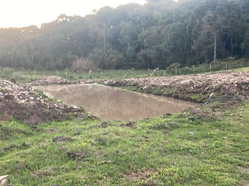 RESERVATORIODE AGUA PARA IRRIGAR POMARES