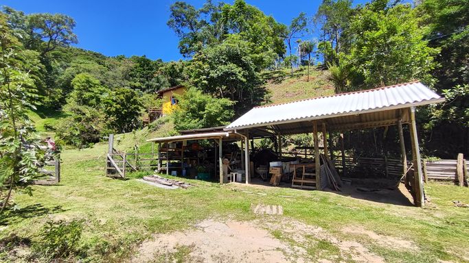 Garagem e rancho da lenha