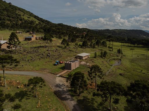 CASA ,CABANAS E PASTAGEM