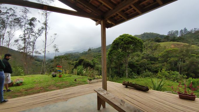 VARANDA DA CASA COM LINDA VISTA