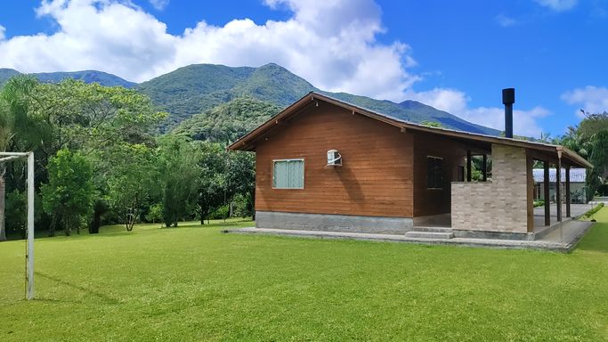 CASA SEMI NOVA COM LLINDA COLINA