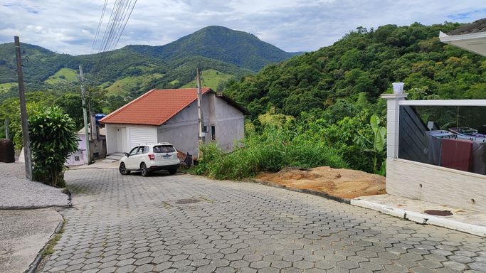 Estrada, linda vista do lote