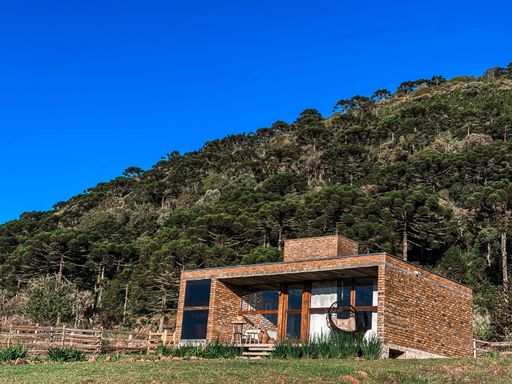 CASA E BOSQUE COM ARAUCARIAS