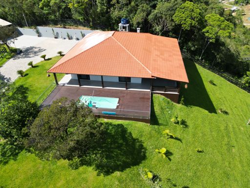 CASA PISCINA E JARDIM