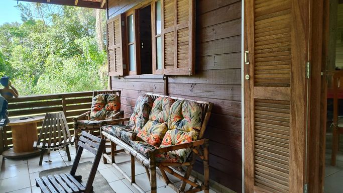 SOFAS E VARANADA DA CASA