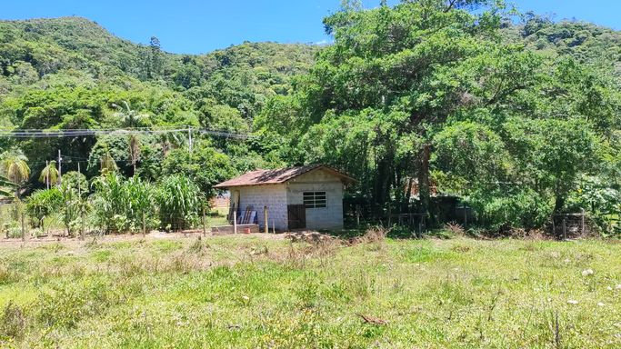 PASTAGEM, POMAR E GARAGEM DEPOSITO GRANDE