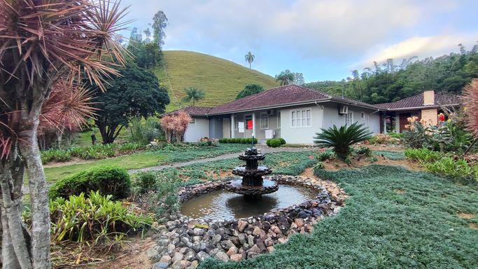 CASA, JARDIM E POMAR