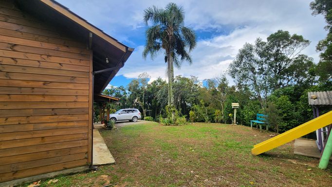 JARDIM, CASA E LINDO COQUEIRO