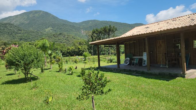 POMAR, JARDIM, CASA E BOSQUE