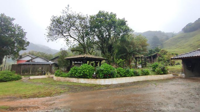 RUA E POLRTAL DO SITIO