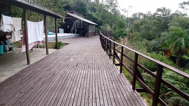 DECK E AREA DE FESTAS