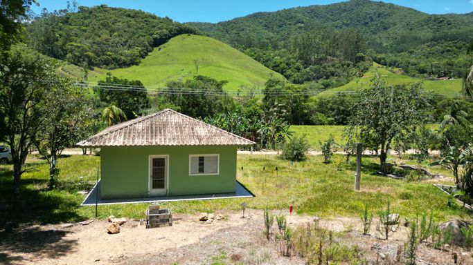 CASA, POMAR E PASTAGEM SITIO PRONTO EM ANGELINA - SC