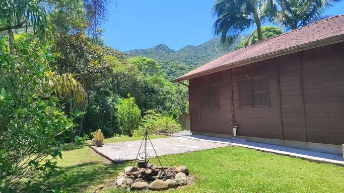 JARDIM E CASA LATERAL...