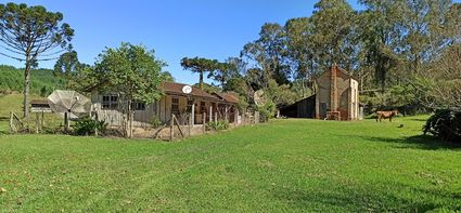 Casa e galpão