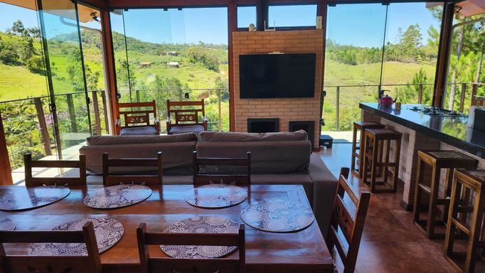 MESA DE JANTAR COM VISTA LINDA